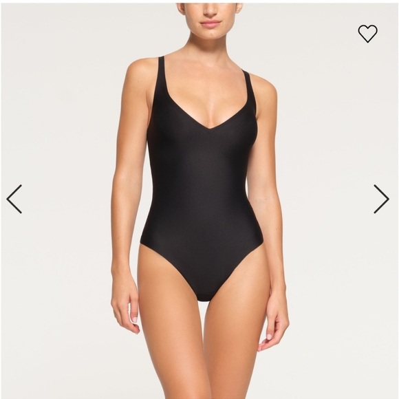 SKIMS Tops - SKIMS BODY UNLINED PLUNGE THONG BODYSUIT